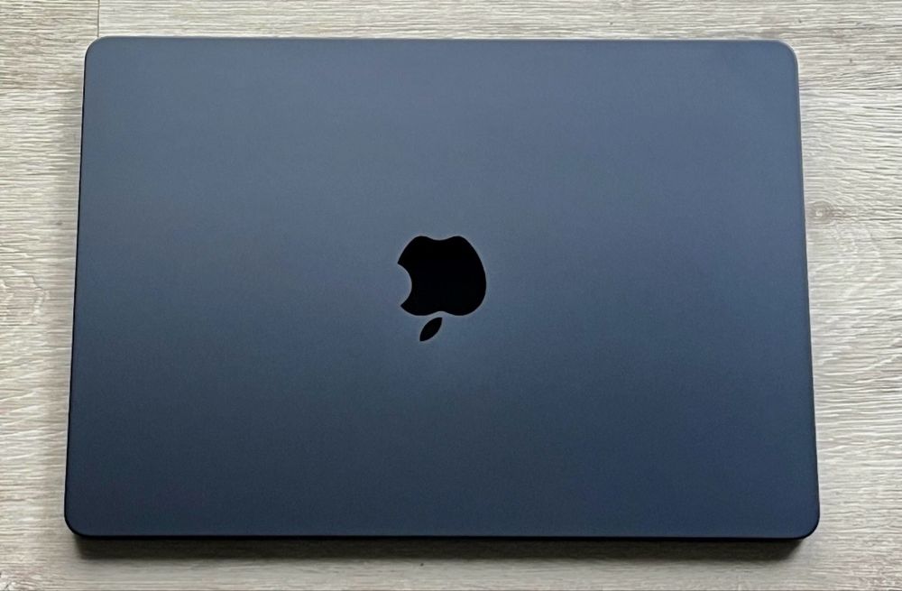 MacBook Air 15 cali M3; 256GB/8GB