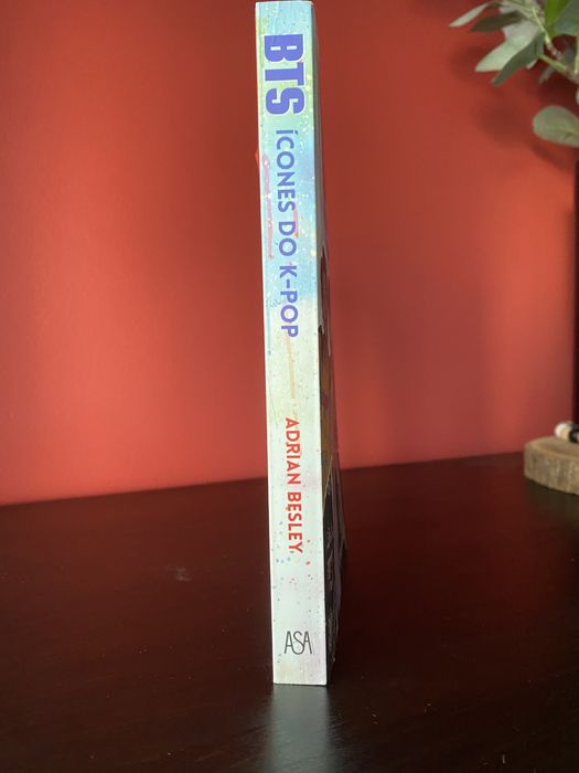 Livro “BTS - Ícones do K-Pop”