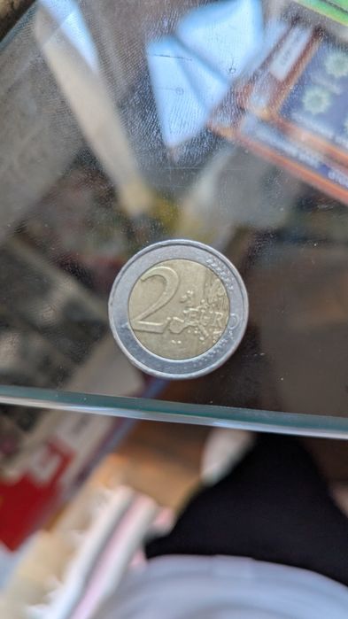 Moeda de 2 euros grega com "s" na estrela
