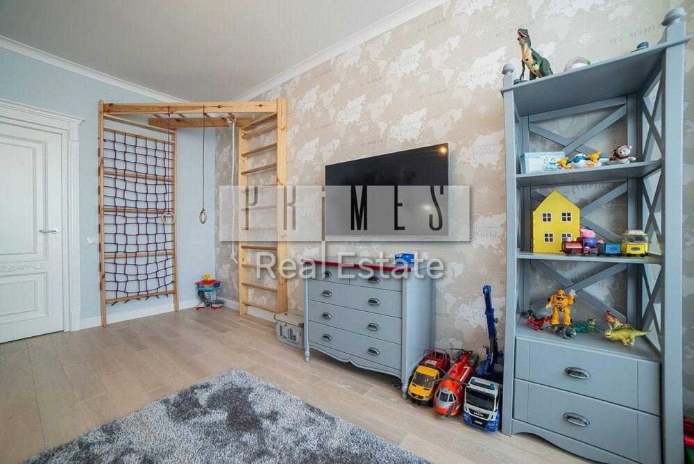 Продаж пентхауса 213.6 м² в класичному стилі, Анни Ахматової 30