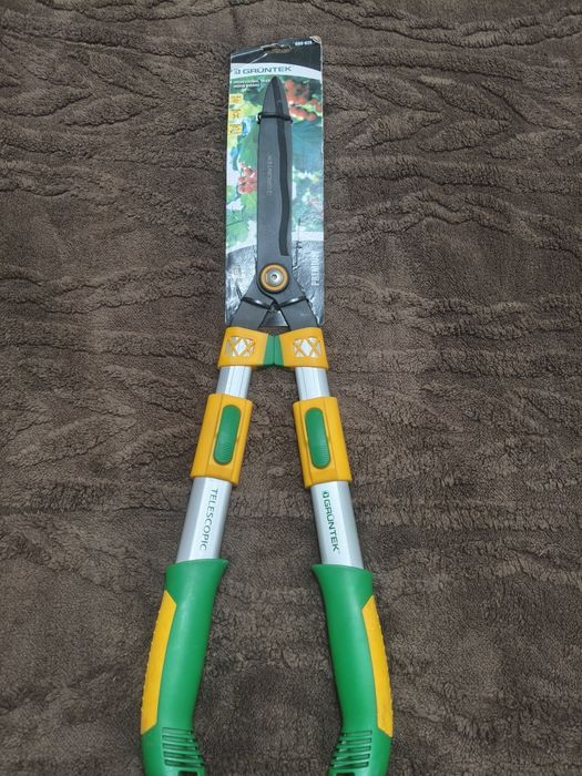 Садовий інвентар.Ножиці для живоплоту телескопічні.