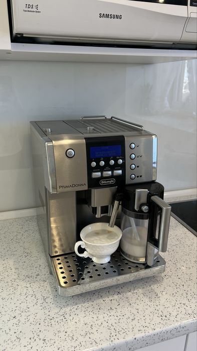 Продам кавомашину, кофемашину, кавоварку делонгі DeLonghi