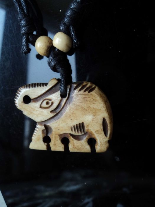 "Tybetańskie amulety" z kości byka Ręcznie robione. p/p 4-3 cm