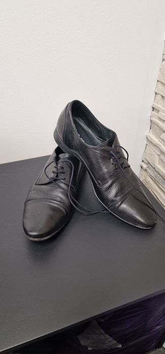 Skórzane buty męskie derby Gino Rossi rozmiar 42