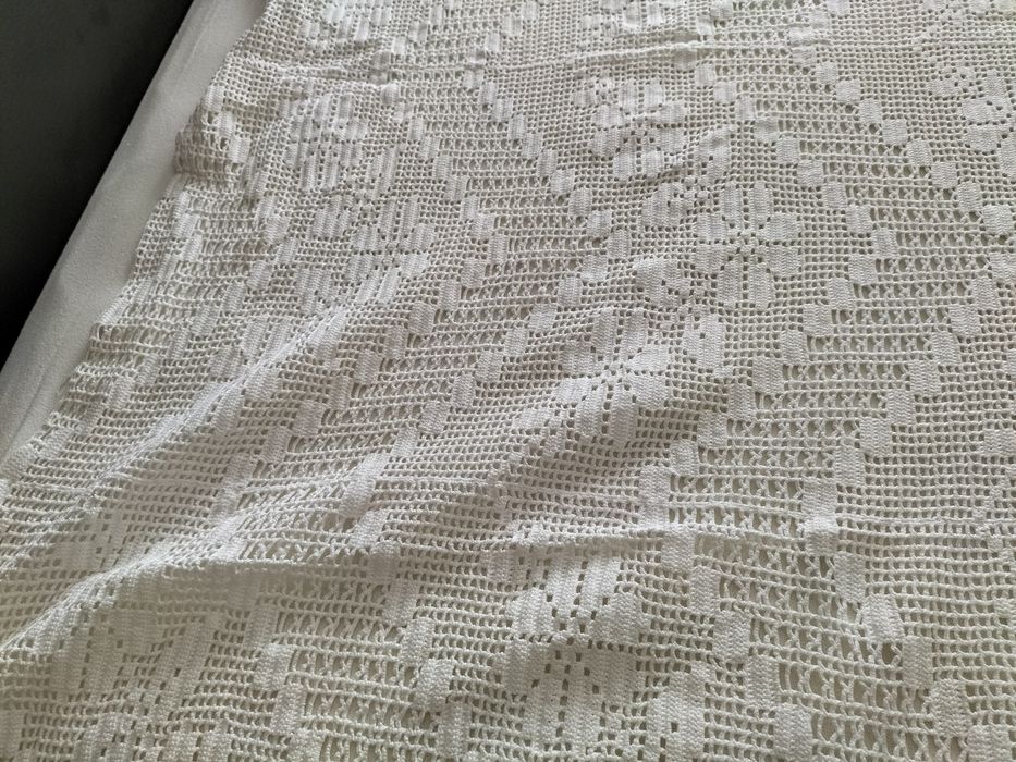 colcha feita em renda e á mão