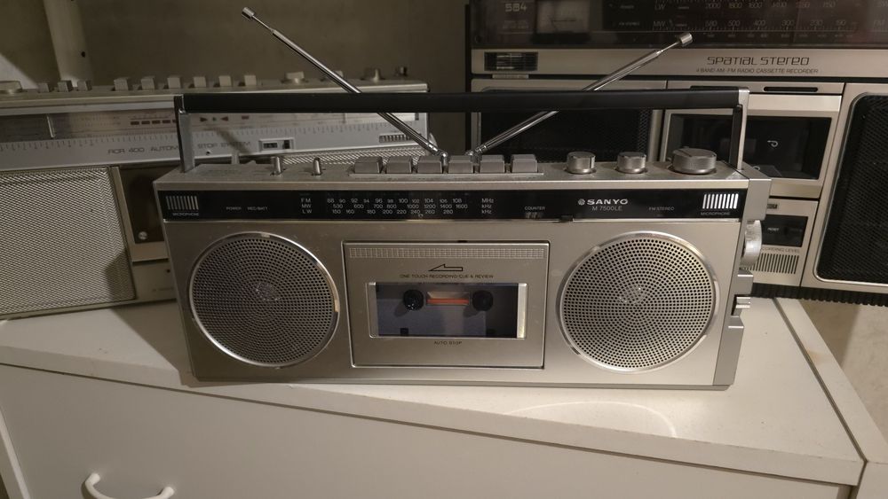 Кассетный магнитофон Sanyo, Philips