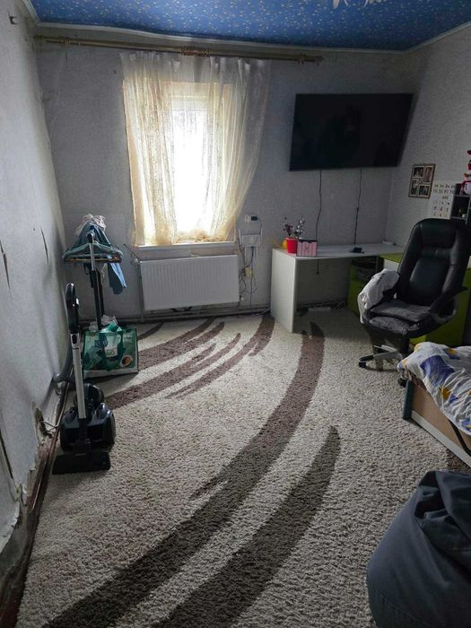 Продам часть дома Роганский ЖМ с кадастровым и приватизацией.