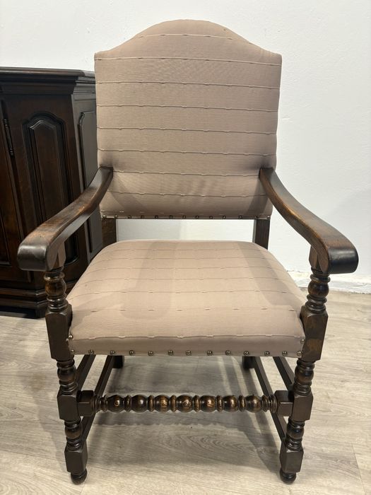 Stylowy ciemny komplet stołu z krzesłami