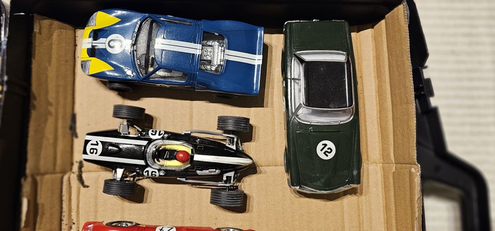 Carrinhos para pista Scaletrix com mala
