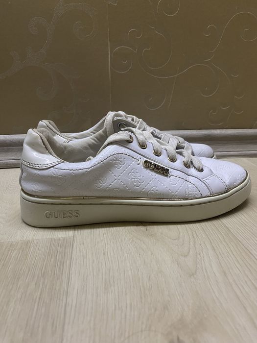 Продам кеди guess