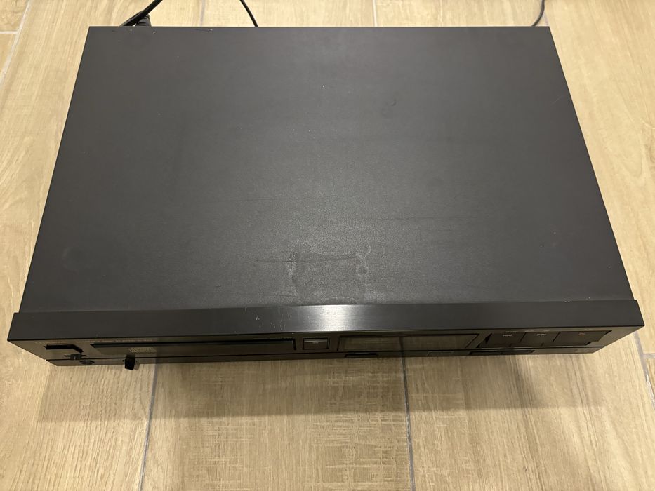 Luxman compact disc D-100