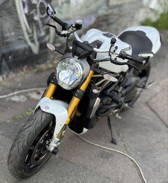 Мотоцикл Ducati Monster 1200 2015 рік