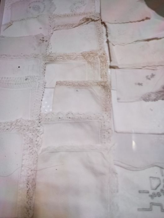 Женские носовые платочки.