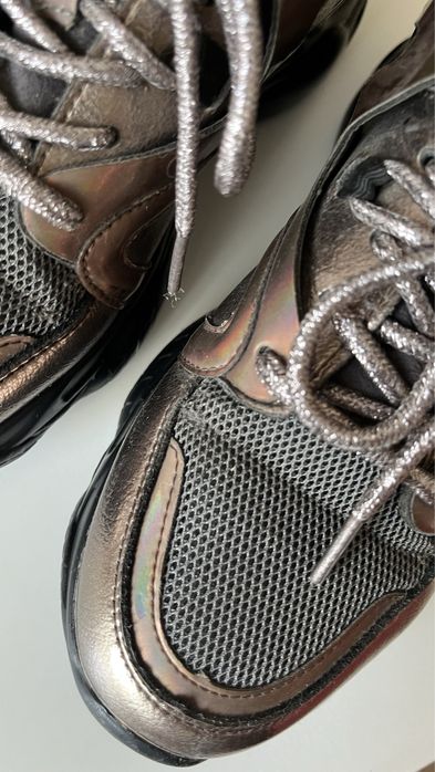 Шкіряні кросівки