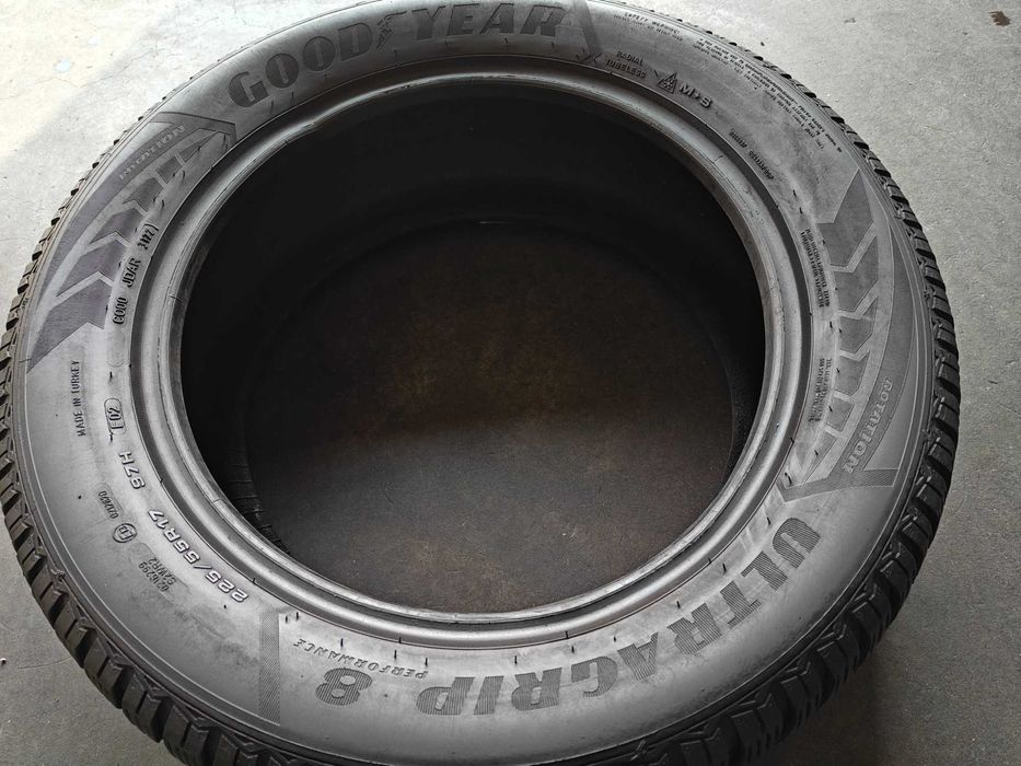 2шт R17 225 55 шини зимові 22р GoodYear Ultragrip8 гарний стан