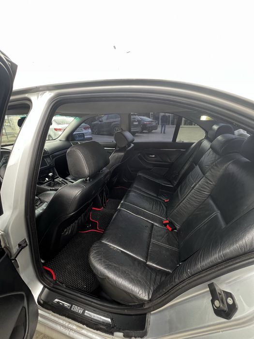 Продам BMW e39 523i