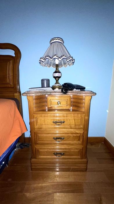 Quarto de casal, cabeceiras e cómoda