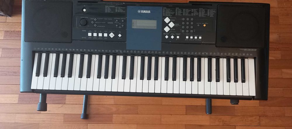 Teclado yamaha novo com banco e suporte