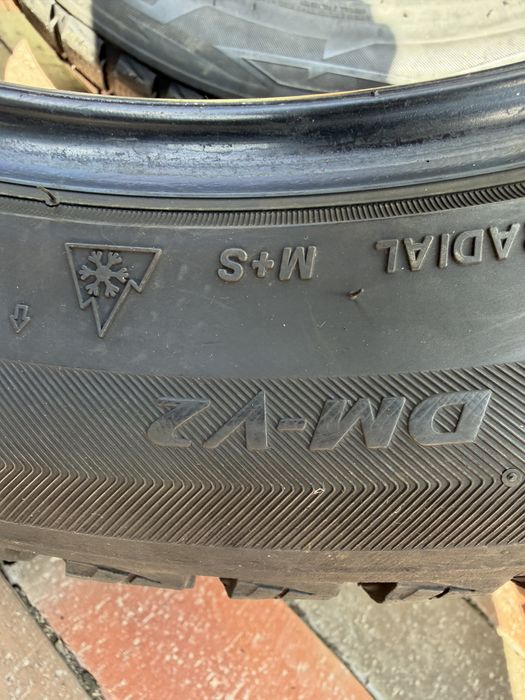 Продам шини  BRIDGESTONE BLIZZAK 255/50 R20