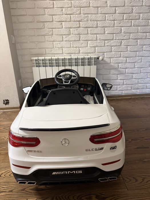 Авто на акамуляторі Mercedes GLC 63S біле