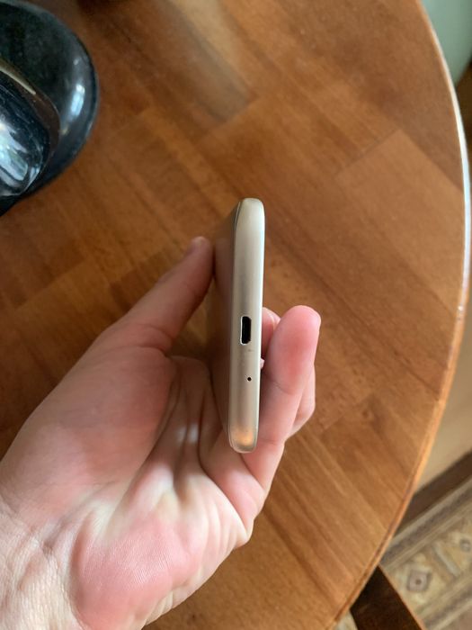 Сенсорний телефон Samsung j2 16gb в хорошому стан