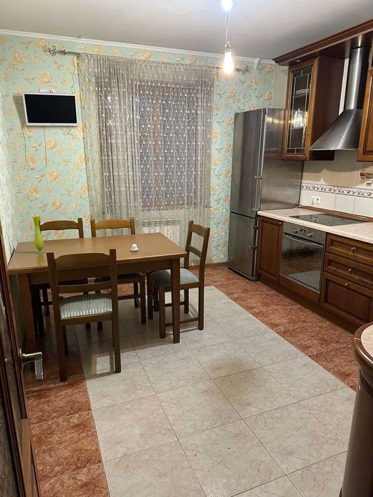 Здається велика 2-к квартира, м.Позняки, вул.Гмирі