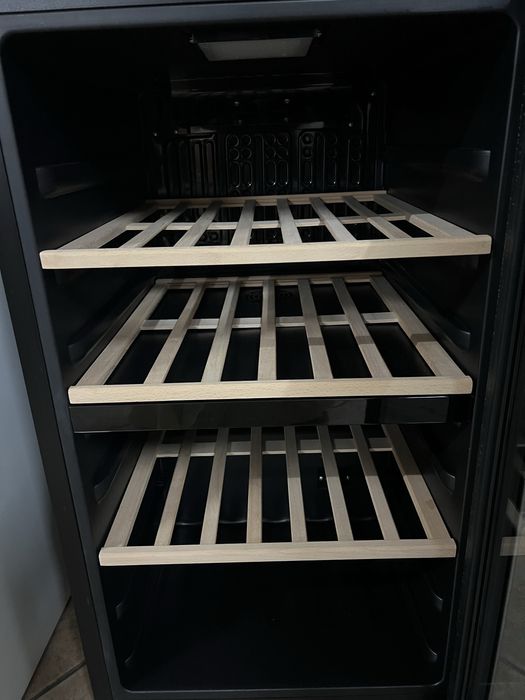 Cave de Vinhos Becken – Dupla Zona | ~46 Garrafas | Excelente Estado