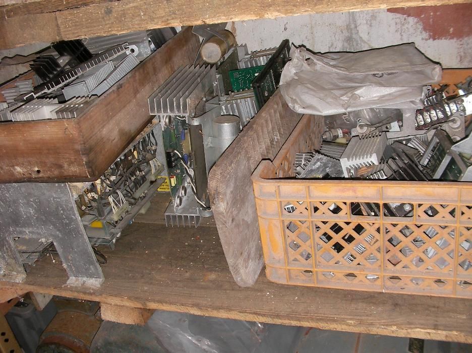 Selling a batch of heat sinks and diodes.64750485725313122