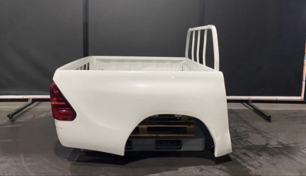 Vendo caixa de carga hilux como nova com parachoque