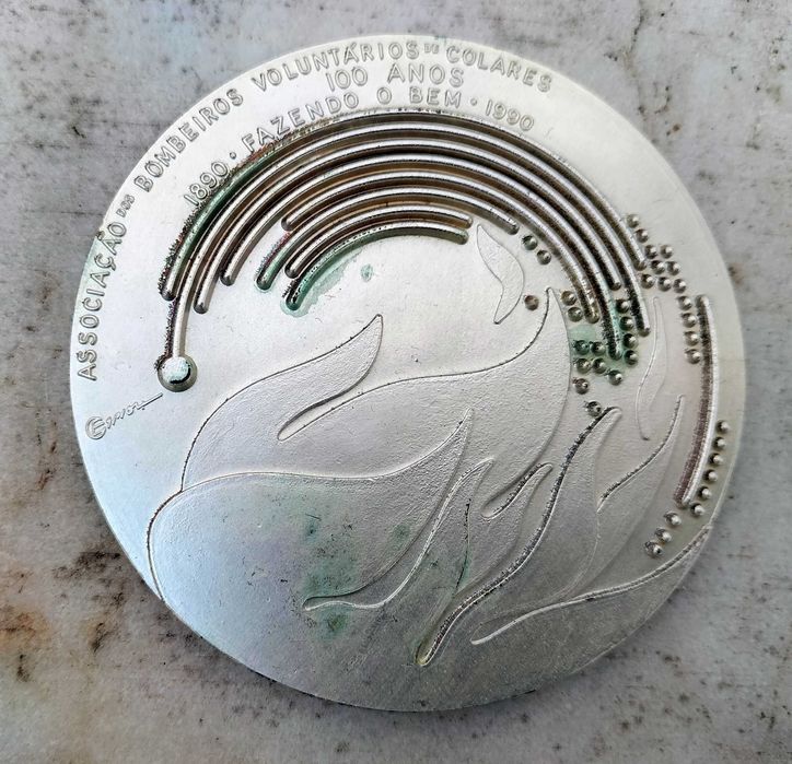 Medalhas alusivas a Associações de Bombeiros.