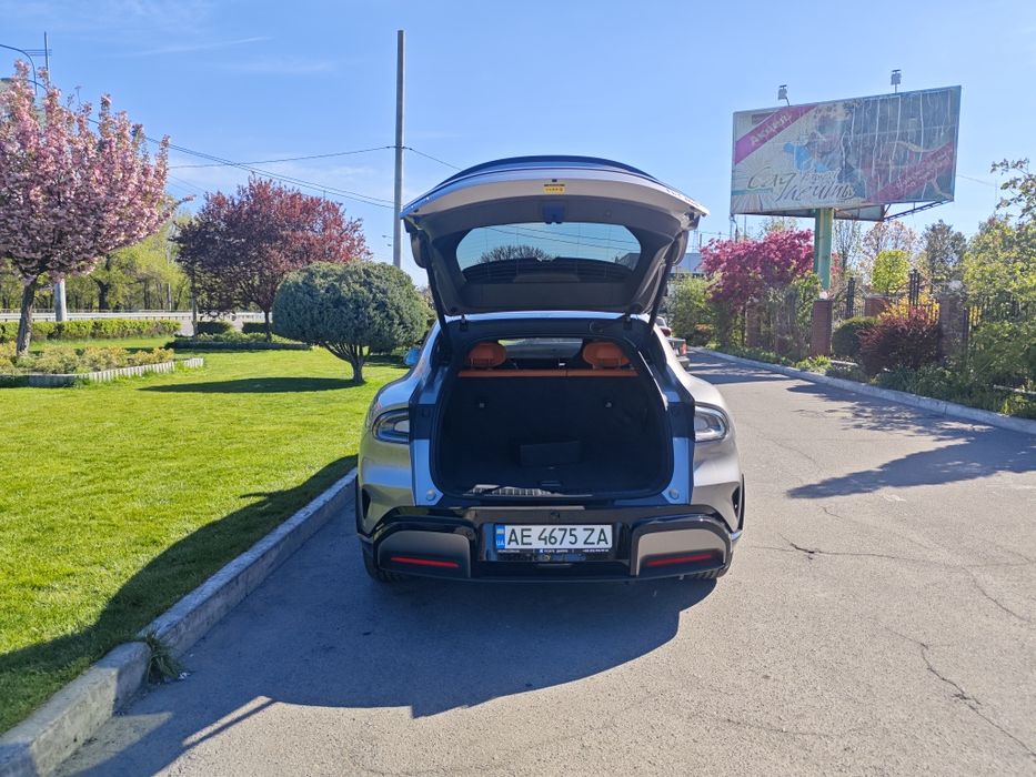 Авто Xiaomi YU7 2025
