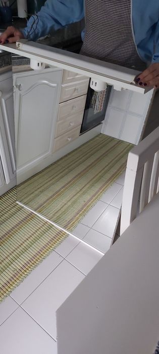 Espelho e móvel de casa de banho