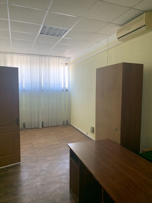 Частина офісного приміщення