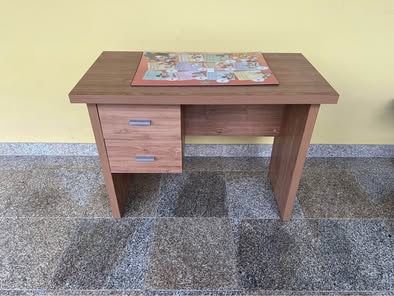 Mesa de escritorio 1M x 50cm x 75cm