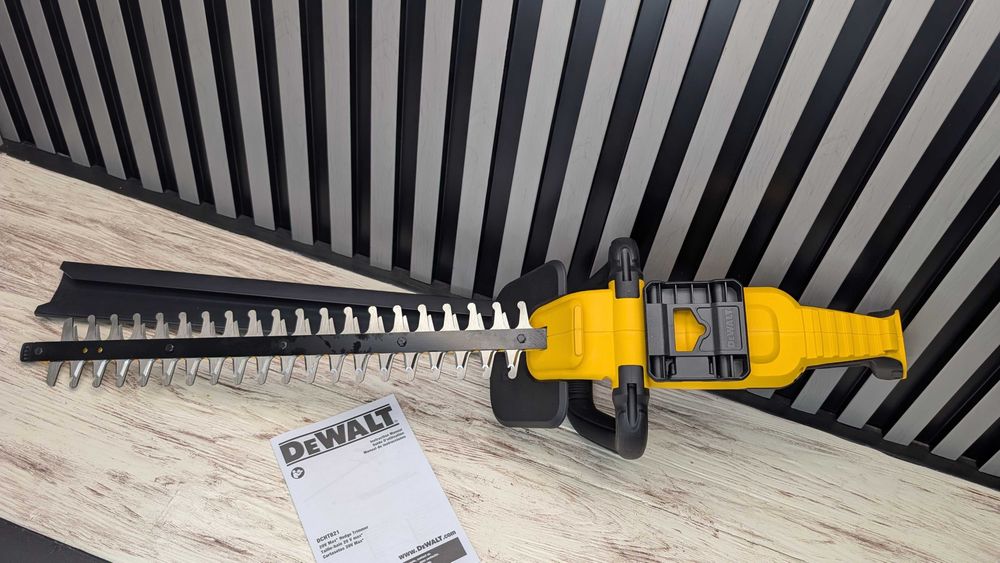 Кущоріз акумуляторний DeWALT  DCHT821 20V MAX