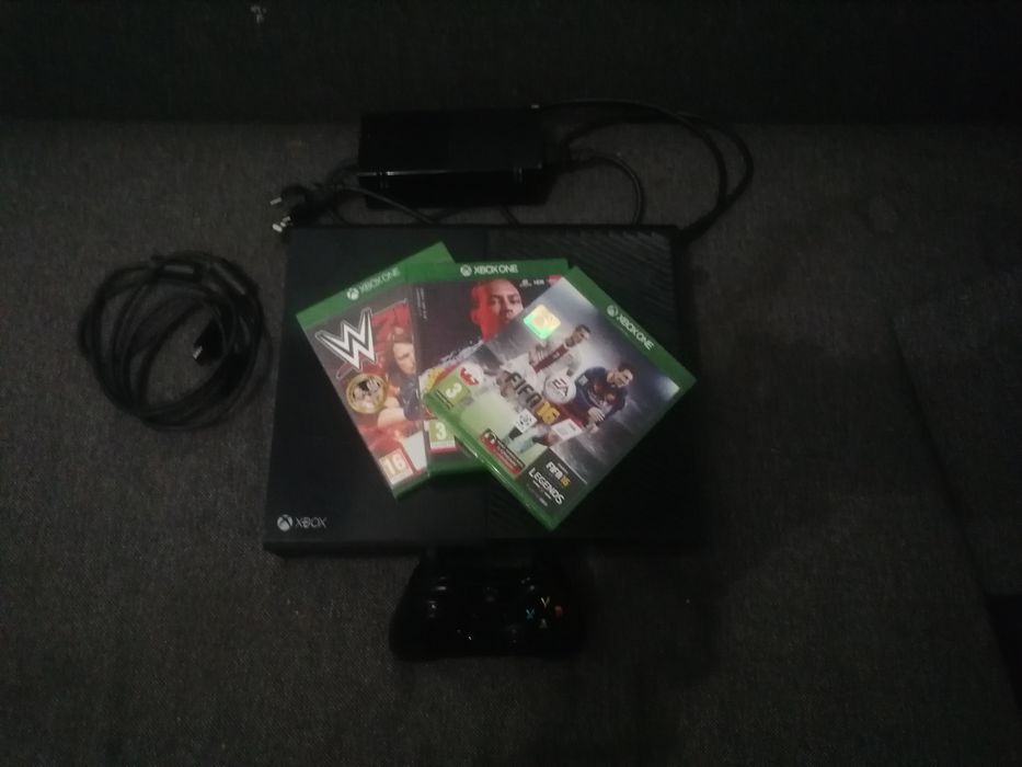 Xbox one +pad i 3 gry