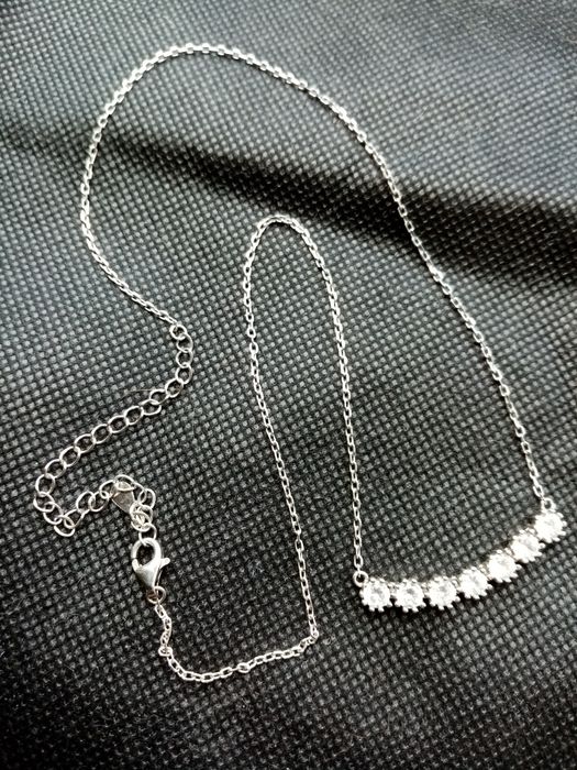 Срібне кольє з цирконами