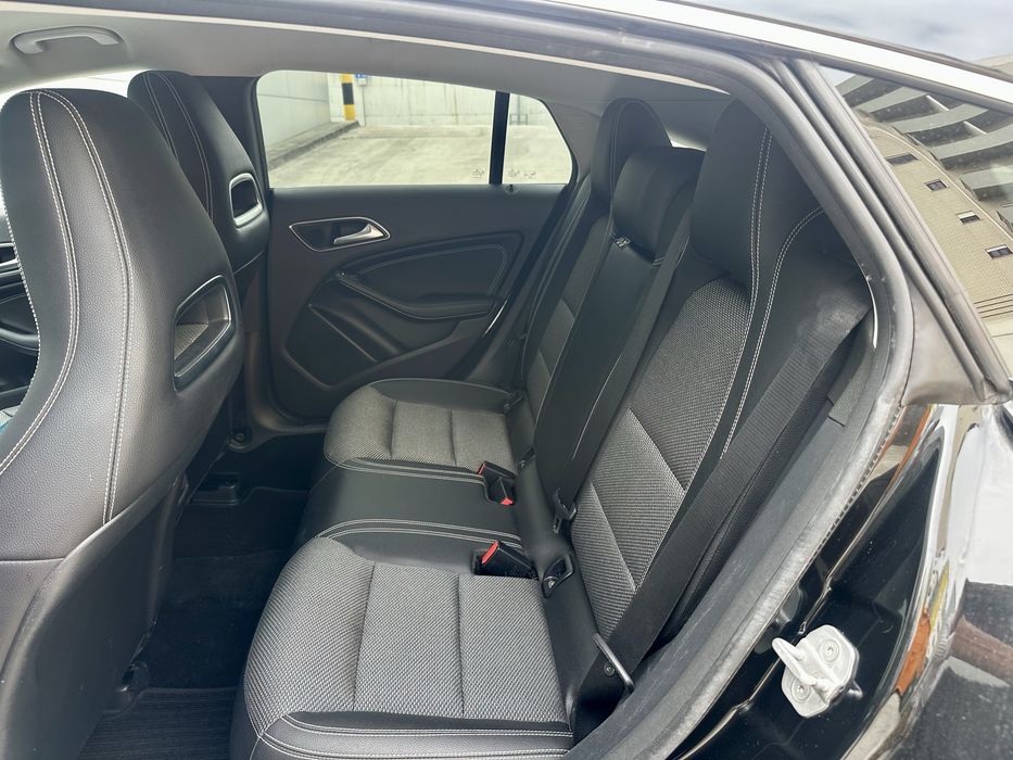 Mercedes CLA 180d 2017  com garantia