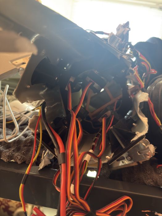 Крила, стабєлізатори, серва приводи, та плата  від БПЛА Ланцет