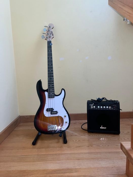 Gitara basowa Echo plus wzmacniacz