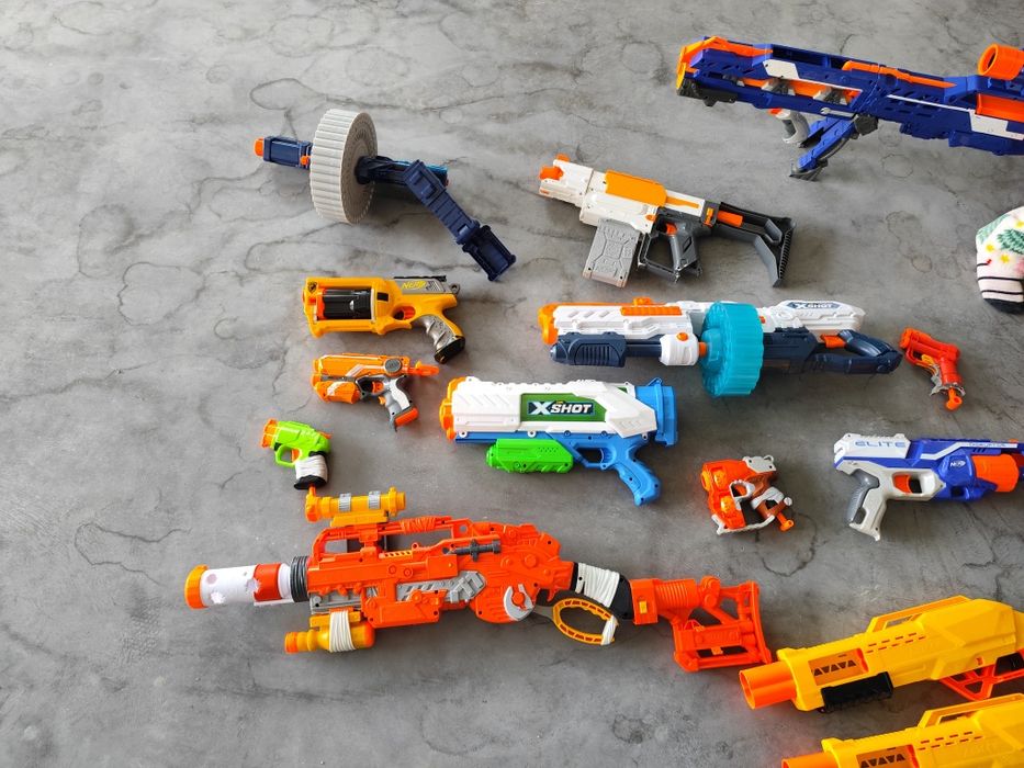 Várias Pistolas Nerf