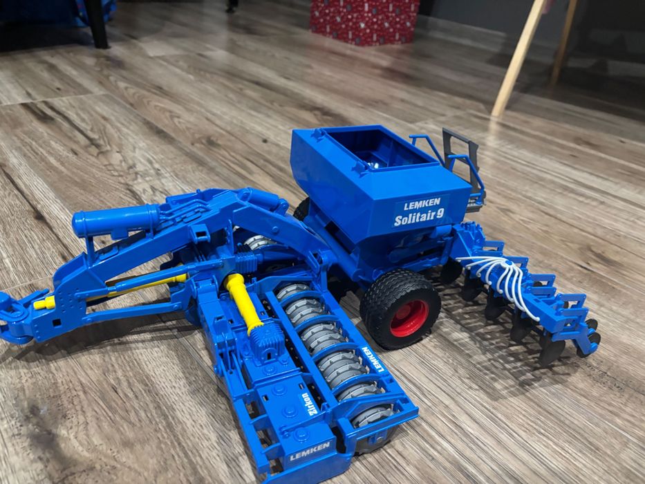Traktor zdalnie sterowany Claas Axion pilot