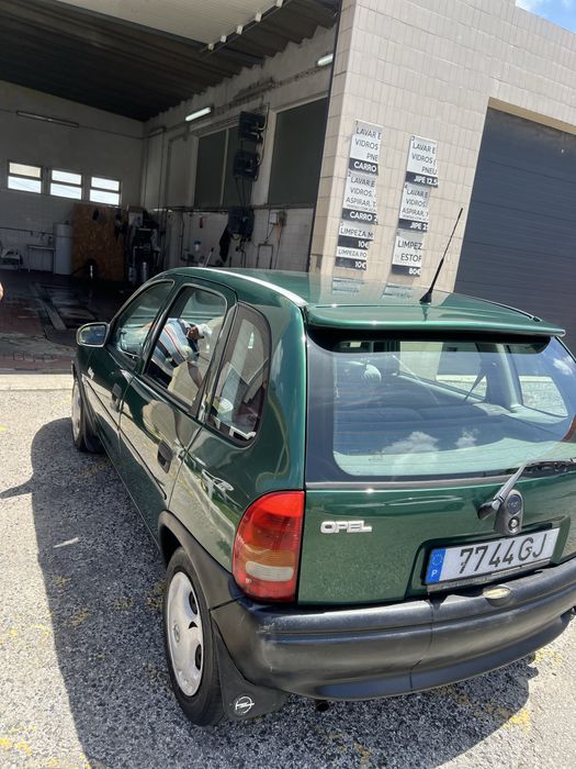 Opel corsa b bastante conservado