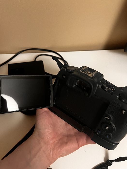 Sprzedam Canon EOS RP + obiektyw RF 18-45mm