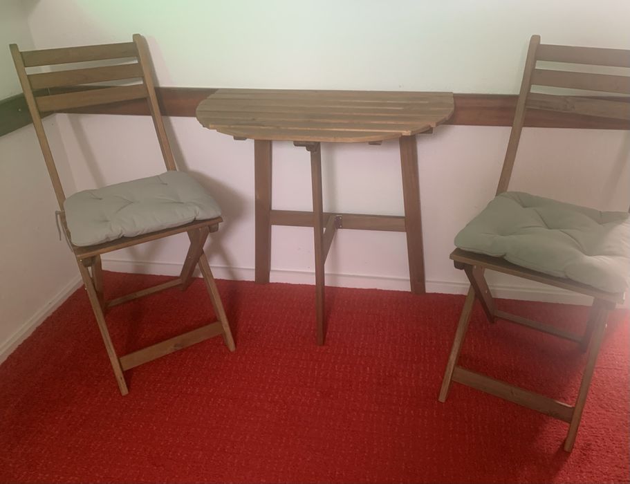 Mesa de Parede Exterior, 2 Cadeiras e 2 Almofadas