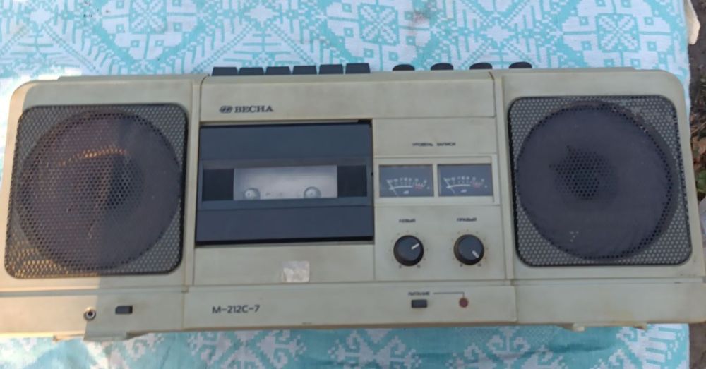 Продам магнитофон Весна