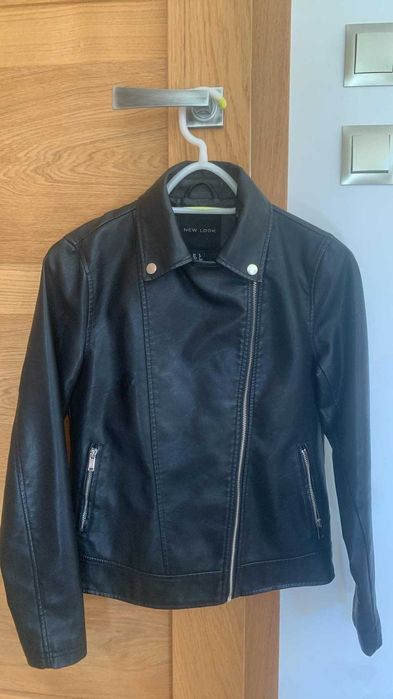 Kurtka dziewczęca czarna, imitująca skórę.