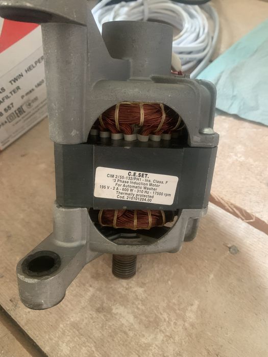 Мотор  Стиральная машина Ariston AVTL 109