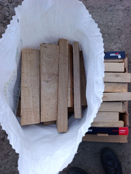 Дубові обрізки у мішках, дрова