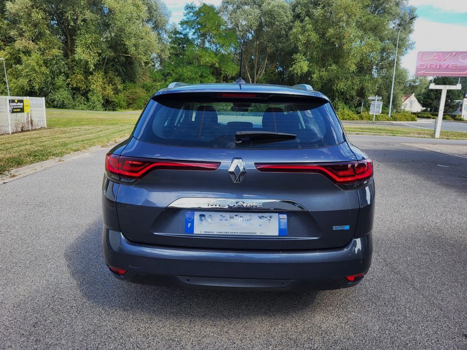 Renault Megane E-tech Plug - in hybrid 12/2021